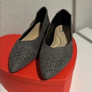 Veittes Gray Pointed-Toe Flats with Perforated Design